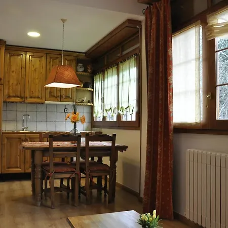Los Pirineos Apartment