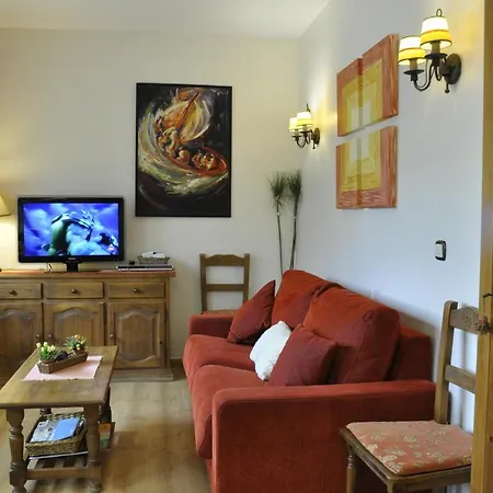 Los Pirineos Apartment