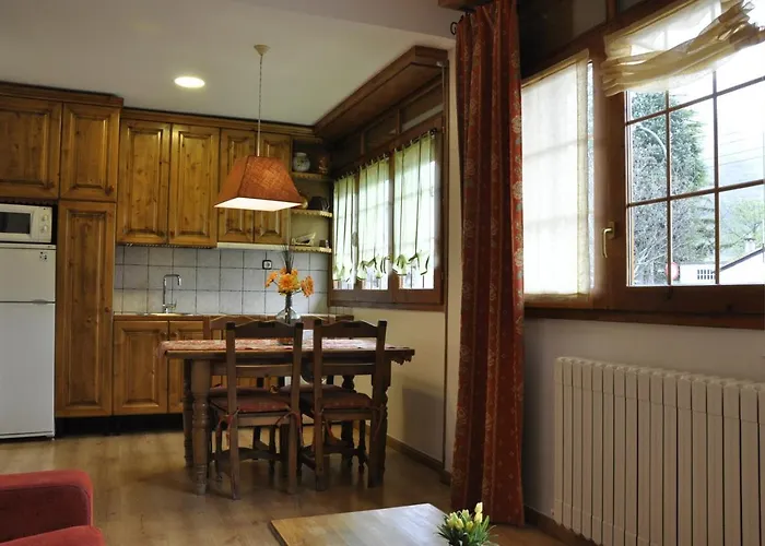 Pirineos - Atencion Personal Lägenhet